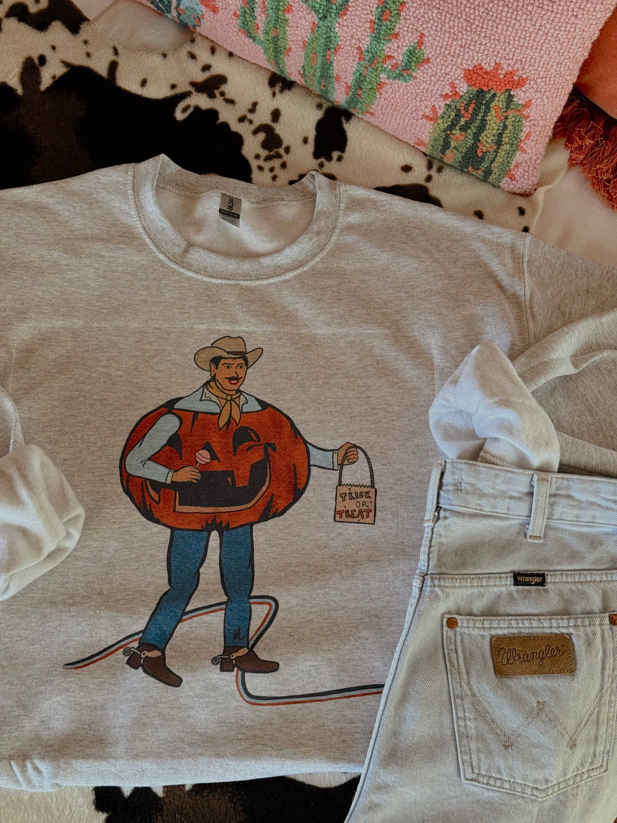 COSTUME COWBOY: Ash Grey / Small / Graphic tee