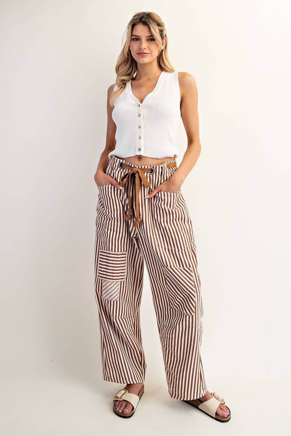 STRIPED DRAWSTRING BARREL PANTS: CARAMEL