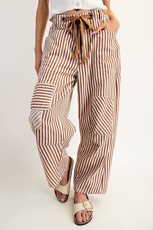 STRIPED DRAWSTRING BARREL PANTS: CARAMEL